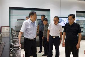 省發(fā)改委、省財政廳領(lǐng)導(dǎo)到公路養(yǎng)護裝備國家工程研究中心調(diào)研